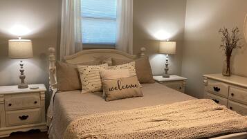 2 slaapkamers, een strijkplank/strijkijzer, reisbedje, gratis wifi