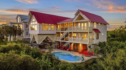 Family Beachfront Oasis ~ Great Ocean View ~ Pool