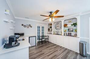 Fridge, microwave, coffee/tea maker, toaster - Beautiful, Quaint, and Charming 1 Bedroom Private Suite with Fenced Backyard!  (Clearwater)