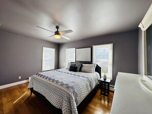 3 slaapkamers, een strijkplank/strijkijzer, gratis wifi, beddengoed