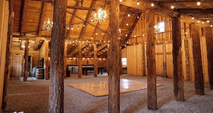 Colorado Mountain Wedding Retreat - Celebrate, eat, sleep in one spot! Pets OK.