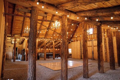 Colorado Mountain Wedding Retreat - Celebrate, eat, sleep in one spot! Pets OK.