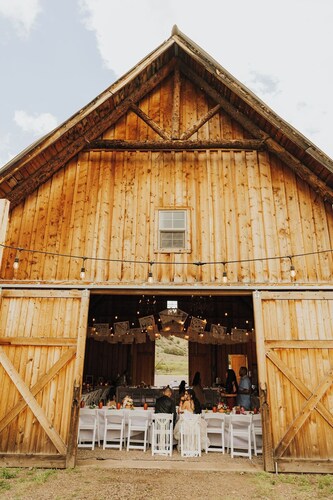 Wedding Retreat in the CO Mountains–Celebrate, eat, sleep in one spot! Pets OK.