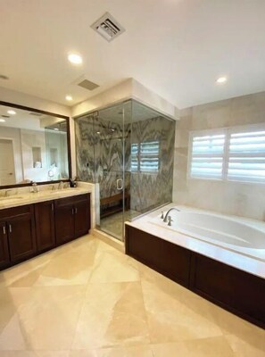 Combined shower/tub