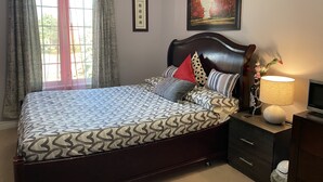 Unclassified image, 5 of 11, button - Bright and Spacious room (Brampton)