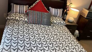 Màn/rèm cản sáng, bàn ủi/dụng cụ ủi quần áo