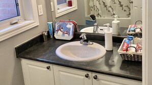 Unclassified image, 2 of 11, button - Bright and Spacious room (Brampton)