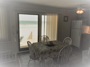 House, 2 Queen Beds (Sea Breeze) | Dining