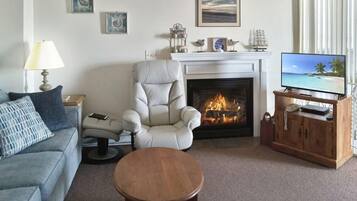 House, 2 Queen Beds (Sea Breeze) | Living area