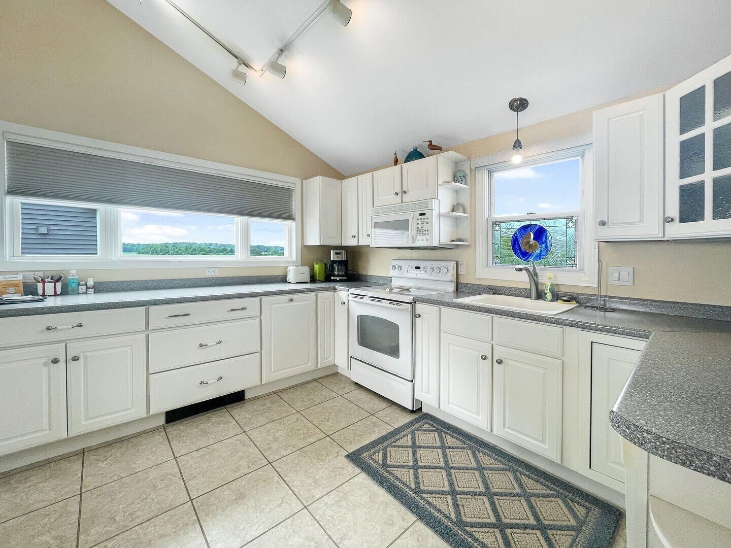 House, 1 Queen Bed with Sofa bed (Seascapes) | Private kitchen | Oven