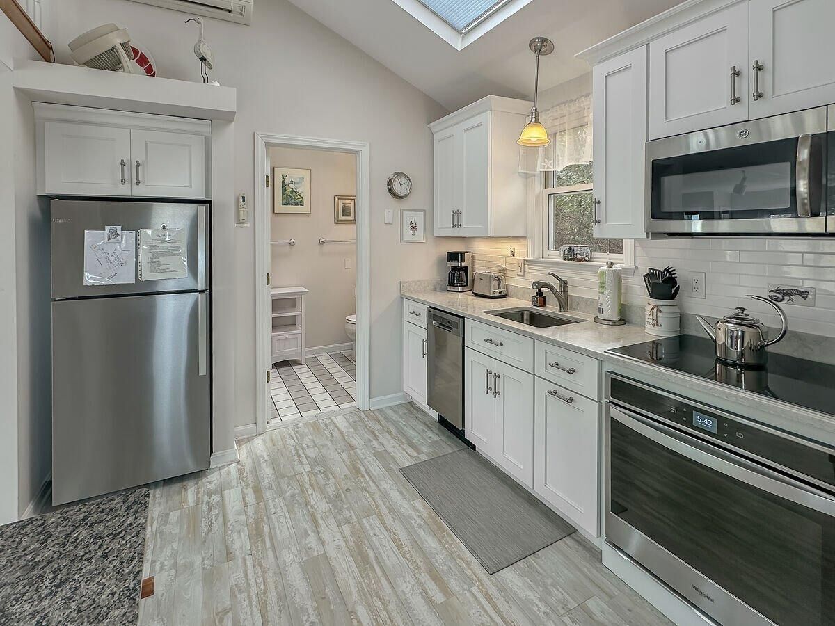 Kondominium, 1 Tempat Tidur Queen dengan tempat tidur Sofa (Perkins Cove Gem) | Dapur pribadi | Oven