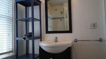 House, Multiple Beds (Short Sands View) | Bathroom | Towels
