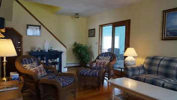 House, Multiple Beds (Short Sands View) | Interior