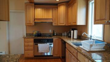 House, Multiple Beds (Short Sands View) | Private kitchen | Oven