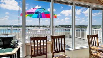 House, 1 Queen Bed with Sofa bed (Twin Sails) | Balcony