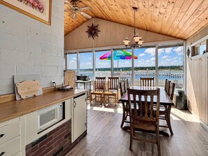 House, 1 Queen Bed with Sofa bed (Twin Sails) | Private kitchen | Oven, toaster - Twin Sails (Wells)