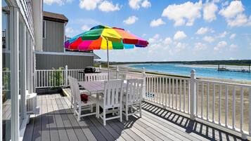House, 1 Queen Bed with Sofa bed (Twin Sails) | Balcony