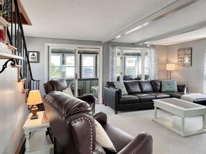 House, 1 King Bed with Sofa bed (Sweet Dreams) | Living area