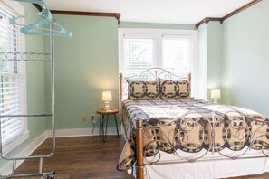 4 bedrooms, WiFi, bed sheets