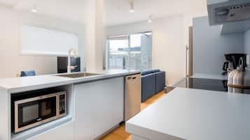 2-bedroom apartment, private balcony and spa - SF502 | Private kitchen | Fridge, microwave, oven, stovetop