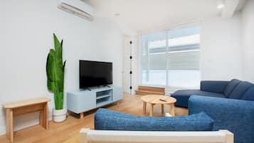 2-bedroom apartment with private terrace - SF202 | Living area | 45-inch flat-screen TV with digital channels, TV