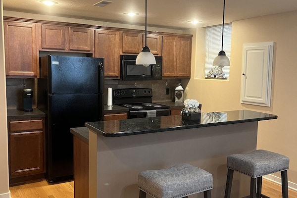 Kylskåp, mikrovågsugn, ugn och spishäll