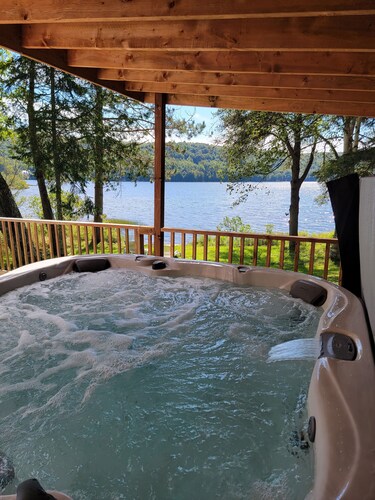  Romantic Cabin Getaway with Hot Tub