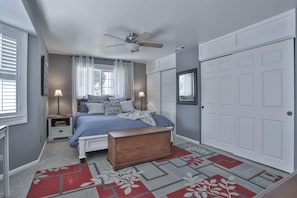 4 bedrooms, desk, iron/ironing board, travel crib