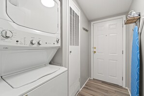 Interior - New! Modern Luxury Boho Lakehouse 2BR w/Dock Slip (Angola)