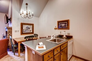 Room, 1 Bedroom (Black Bear Lodge) | Private kitchen | Full-sized fridge, microwave, oven, stovetop