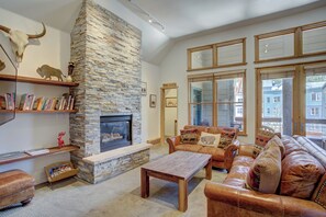 Living room - Jackpine & Black Bear Condos by Vail Resorts (Keystone)
