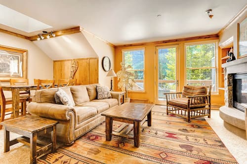 Room, 1 Bedroom (Black Bear Lodge) | Living area | 32-inch flat-screen TV with cable channels, TV