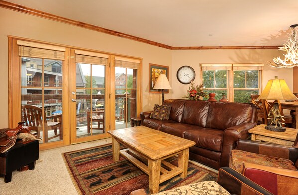 Condo, 2 Bedrooms | Living area