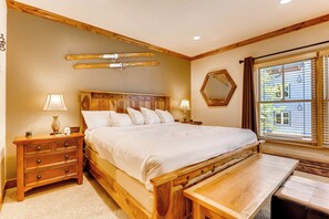 Individually decorated, individually furnished, laptop workspace - Jackpine & Black Bear Condos by Vail Resorts (Keystone)