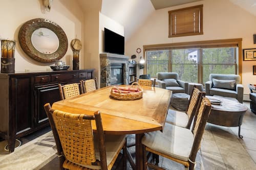 Standard Condo, 2 Bedrooms (Jackpine Lodge) | Restaurant