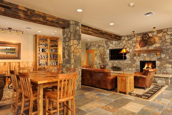 Lobby lounge