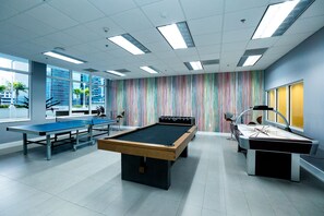 Game room - City views at brickell miami (Miami)