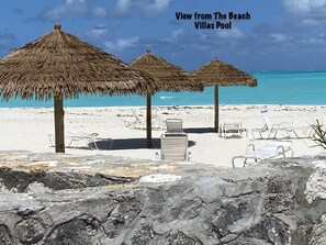 Plage, chaises longues, serviettes de plage