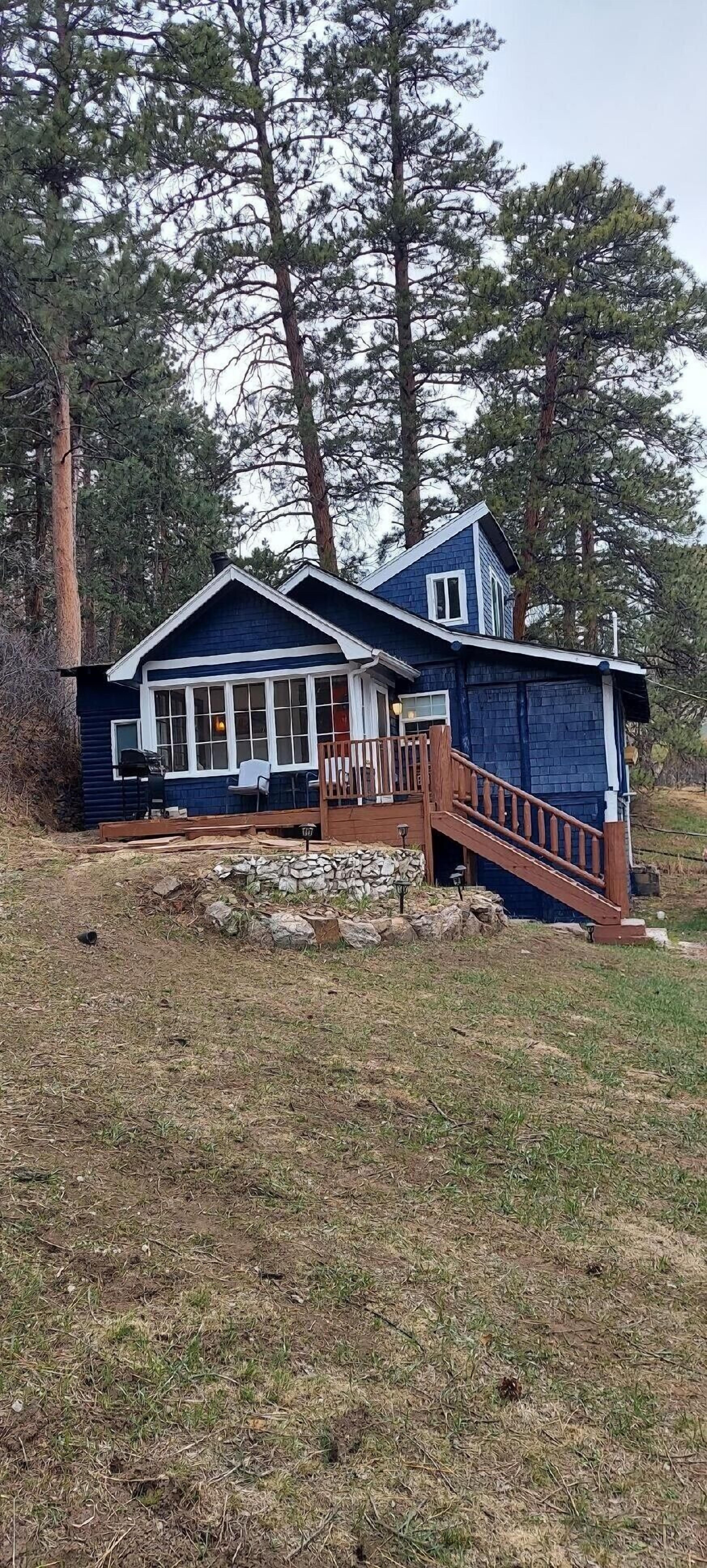 Cozy two bedroom cabin 10 min from Red Rocks 25 min from Denver 