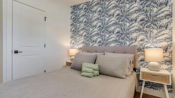 5 bedrooms, desk, iron/ironing board, WiFi