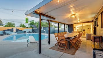 Een verwarmd zwembad