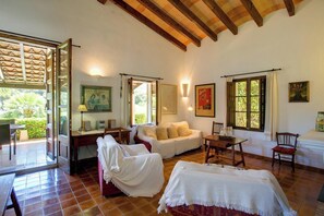 TV, DVD player, ping pong, stereo - Delightful 1-Bed Villa, A/C, Private Pool, Stunning Colonya Valley & Mountain Views, near Pollenca! (Pollença)