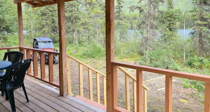Private lakefront cabin with mountain views