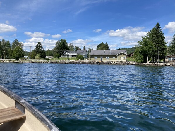 Am Strand, Kajakfahren, Angeln