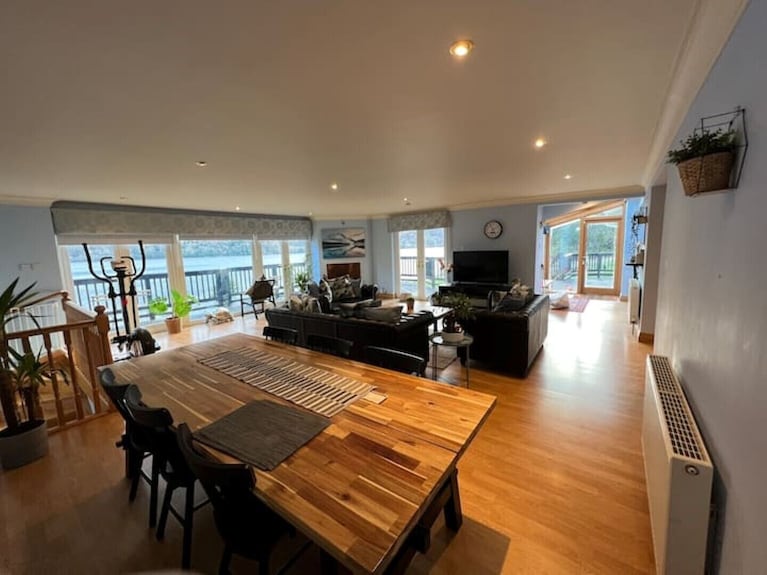 Waterside 3 Bed Cottage, Hot Tub, Sauna, Pvt Beach - Loch Lomond