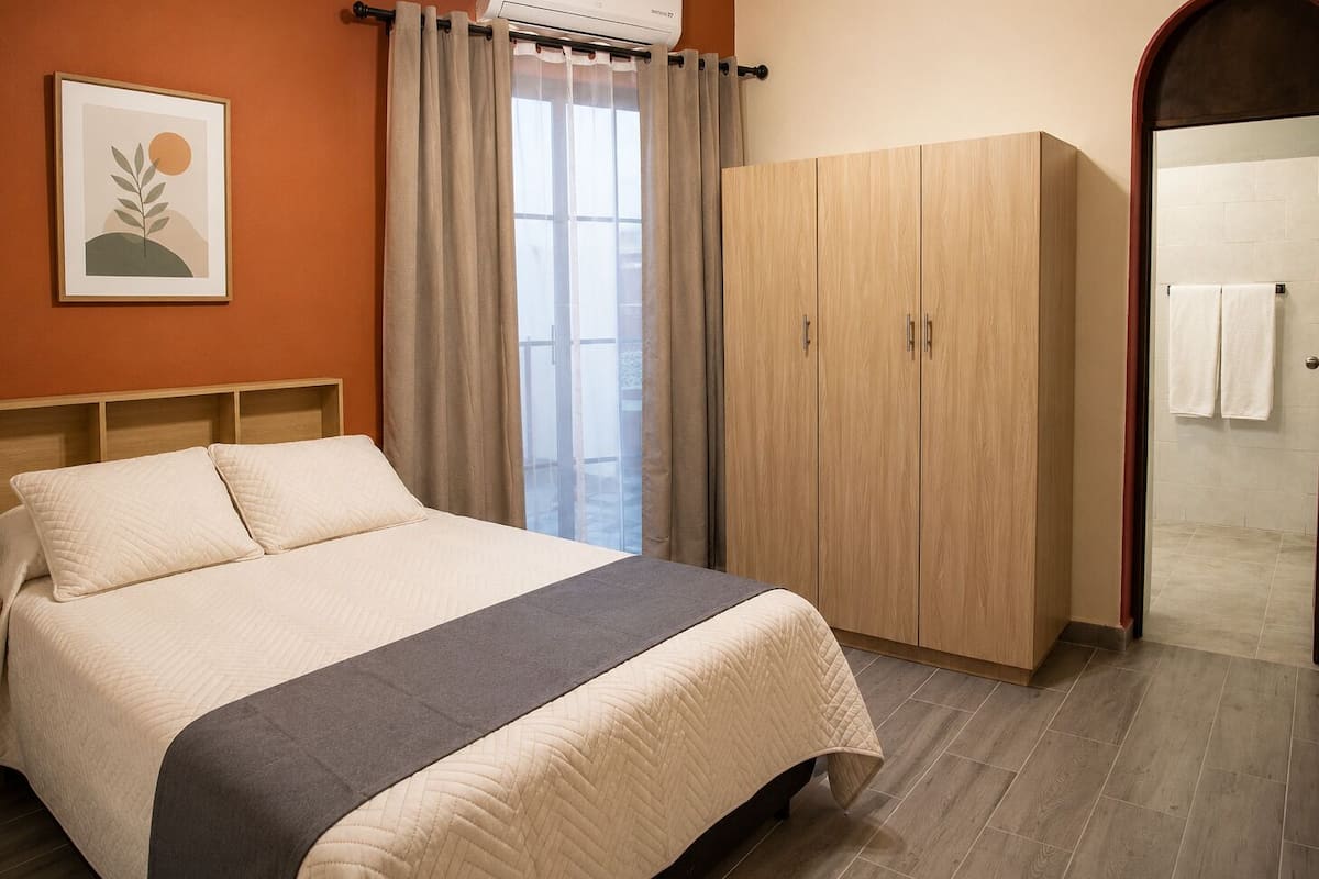 Comfort Room | Free WiFi, bed sheets