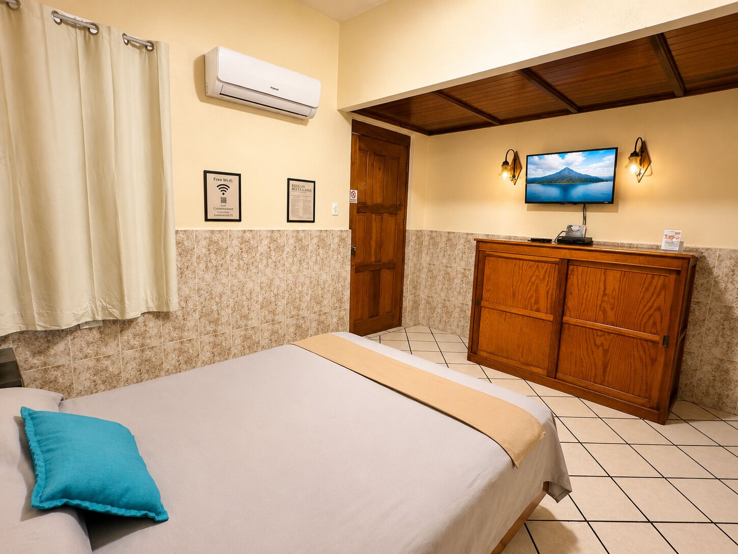 Free WiFi, bed sheets