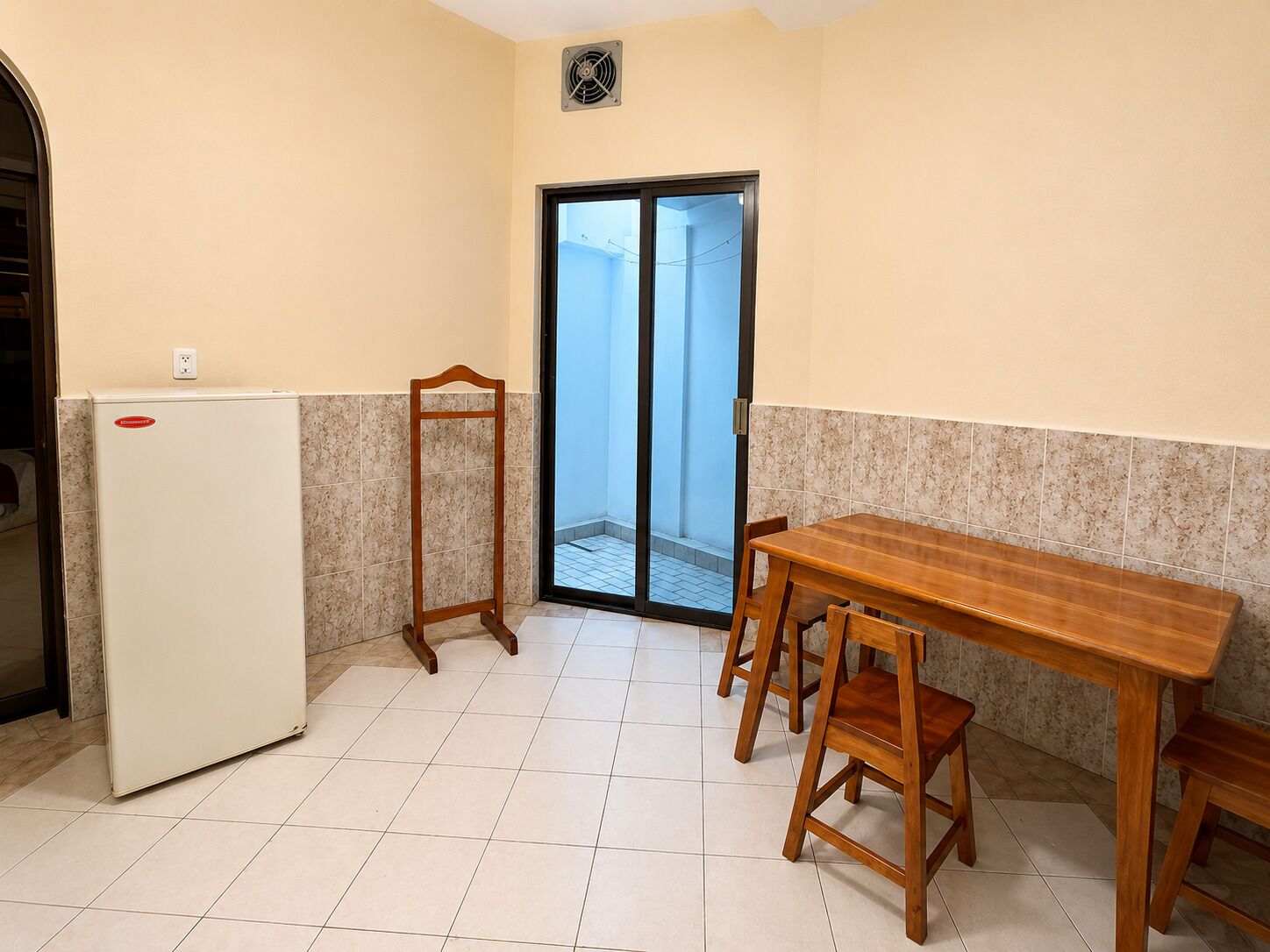 Economy Apartment, 1 Double Bed, Pets Allowed, Garden View | Living area