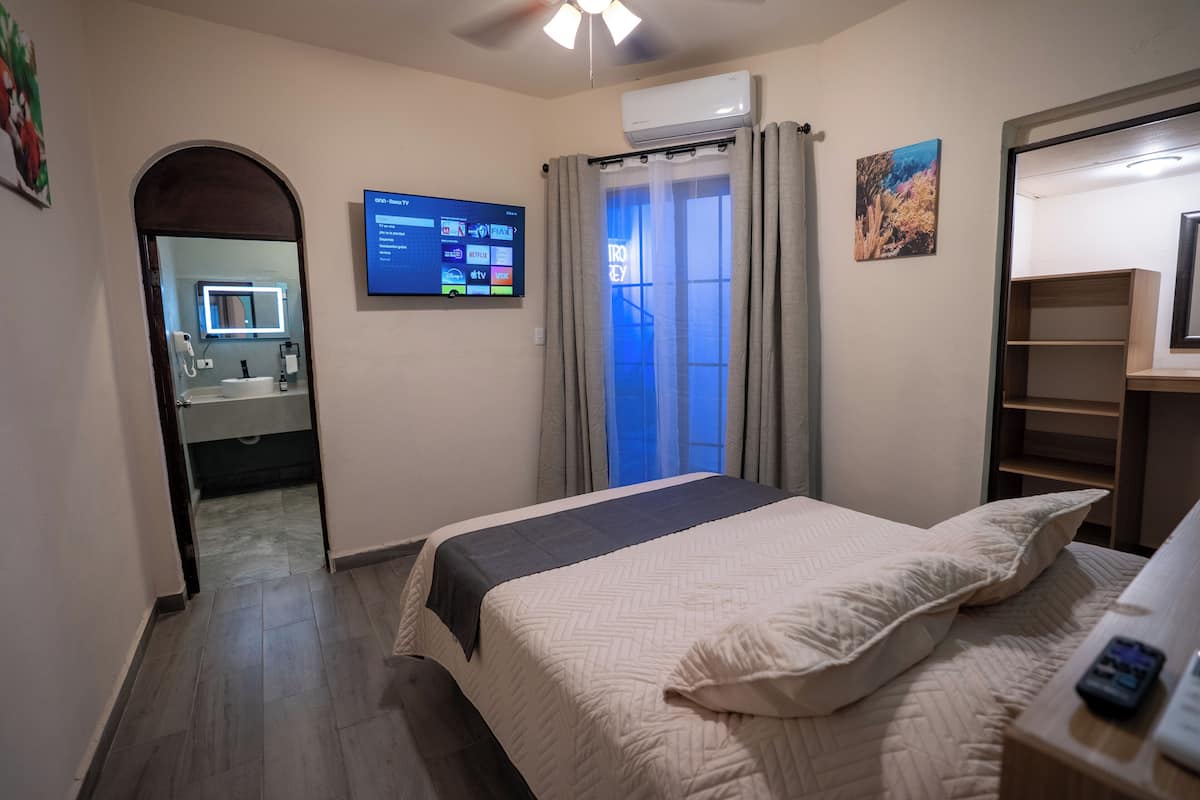 Comfort Room | Free WiFi, bed sheets