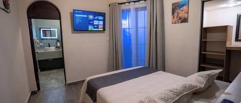 Comfort Room | Free WiFi, bed sheets